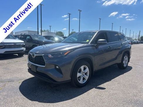 Used 2024 Toyota Highlander LE AWD/4WD image 7