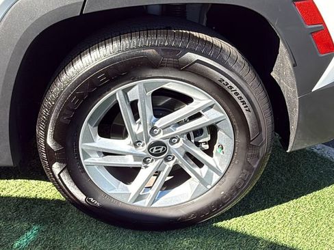 Used 2025 Hyundai Tucson SE image 8