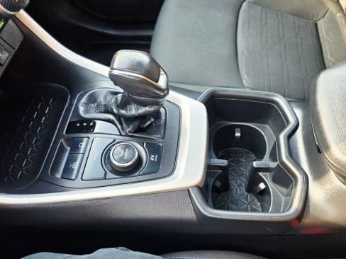 Used 2022 Toyota RAV4 SE w/ Convenience Package image 14