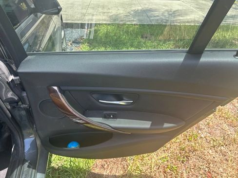 Used 2015 BMW 320i Sedan RWD image 6