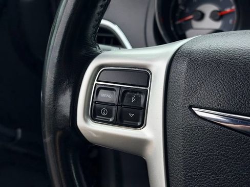 Used 2013 Chrysler 200 Touring FWD image 8