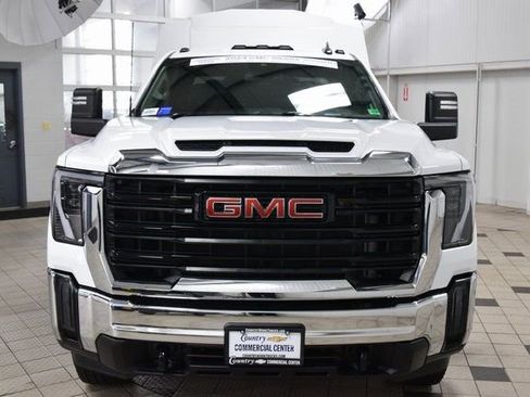 Used 2024 GMC Sierra 3500 Pro w/ Convenience Package image 2