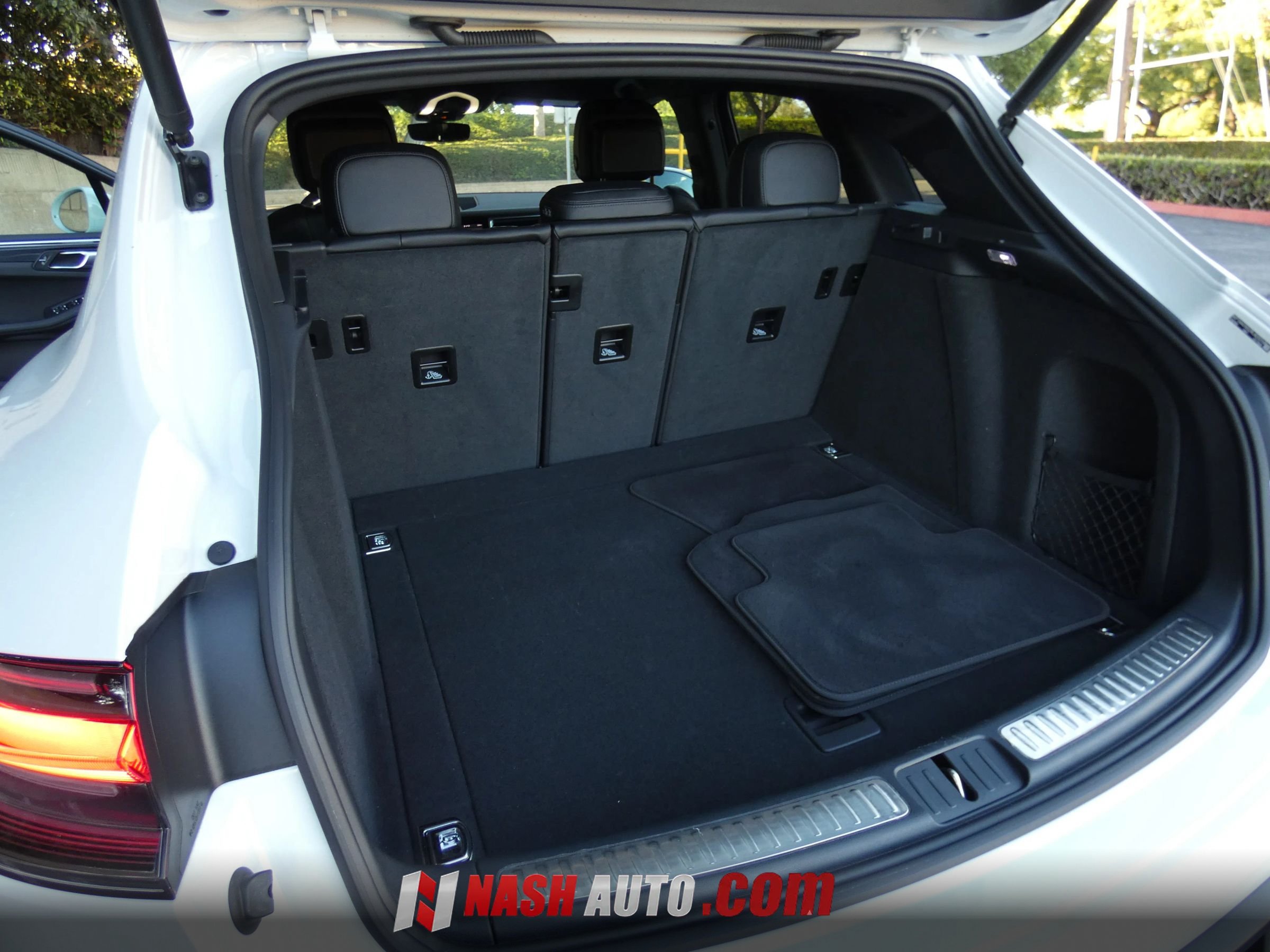 Used 2024 Porsche Macan AWD/4WD image 73