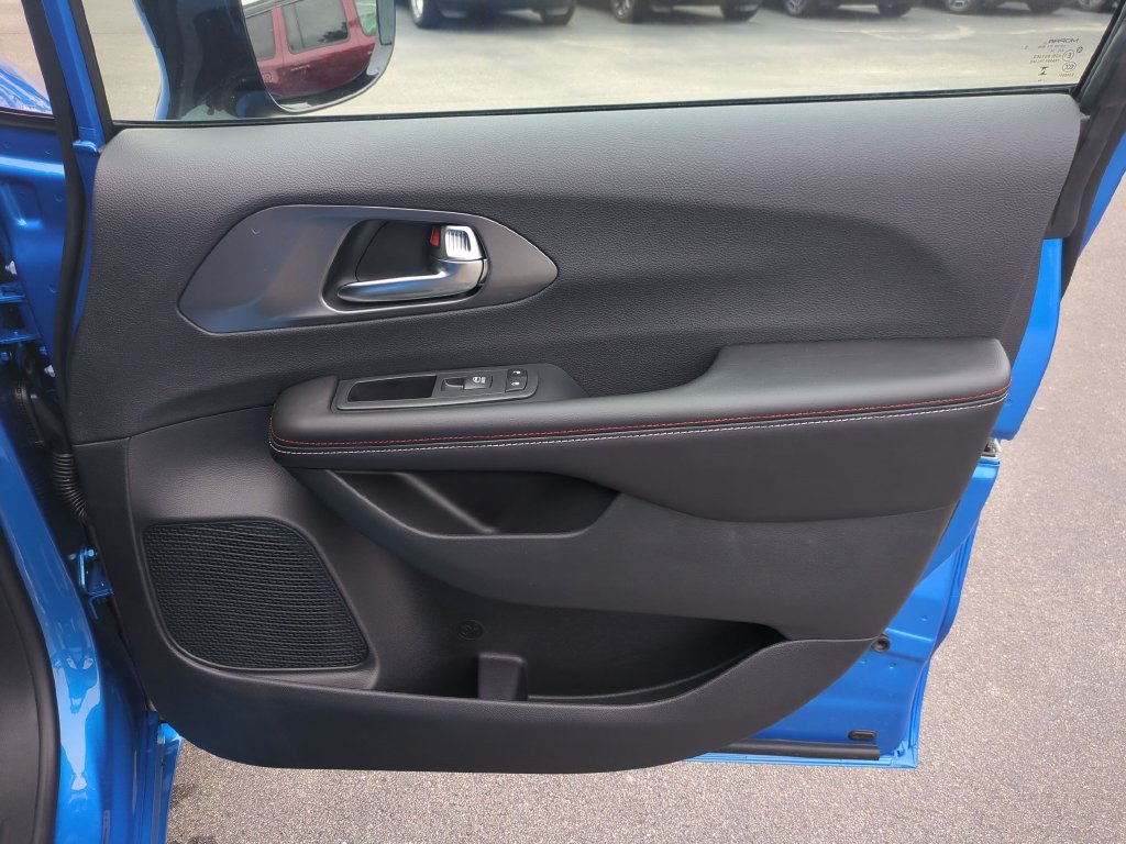 New 2027 Chrysler Pacifica Select FWD image 32