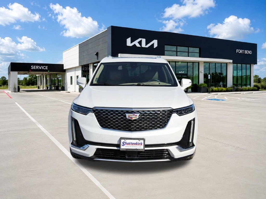 Used 2021 Cadillac XT6 Premium Luxury w/ Platinum Package FWD image 2