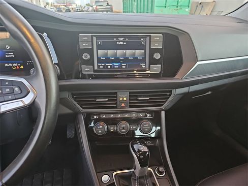 Used 2024 Volkswagen Jetta SE image 19