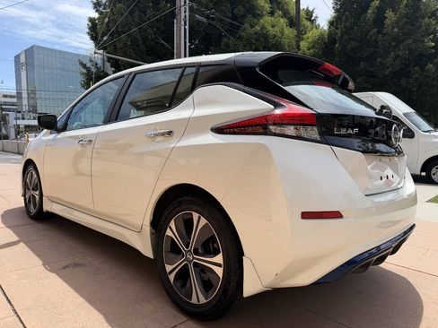 Used 2018 Nissan Leaf SV w/ SV All Weather Package FWD image 3
