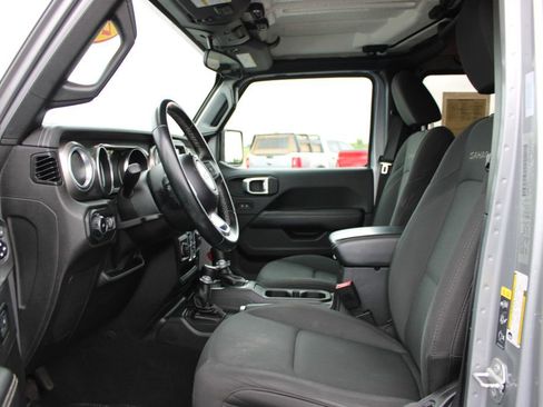 Used 2020 Jeep Wrangler Unlimited Sahara AWD/4WD image 21