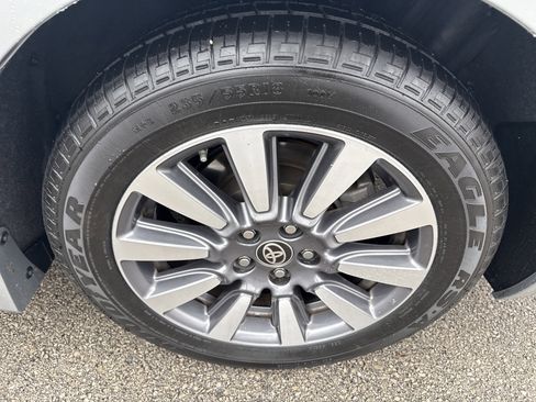 Certified 2020 Toyota Sienna Limited Premium image 11