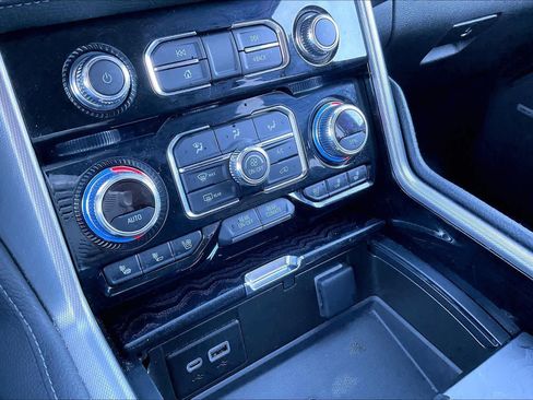 Used 2024 GMC Yukon Denali image 32