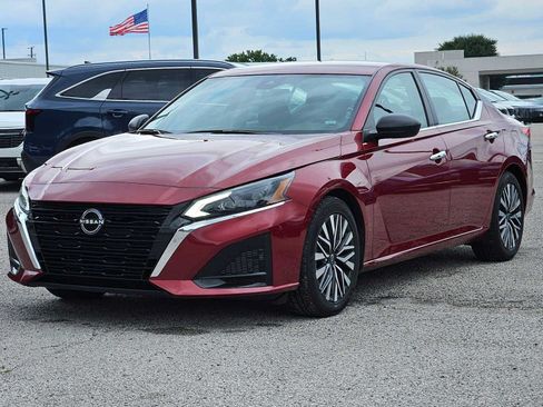 Used 2024 Nissan Altima 2.5 SV FWD image 10