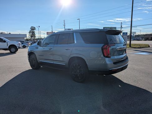 Used 2024 GMC Yukon Denali w/ Advanced Technology Package image 5