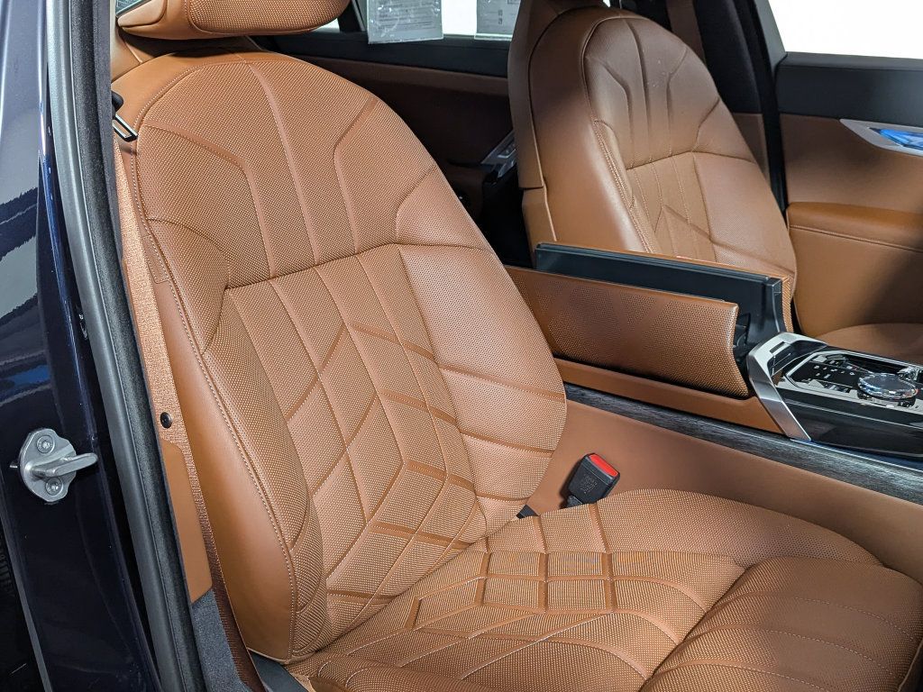 Certified 2023 BMW 740i RWD image 31