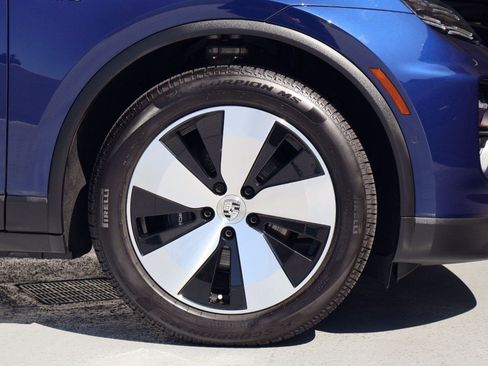 Certified 2025 Porsche Macan Electric RWD image 27