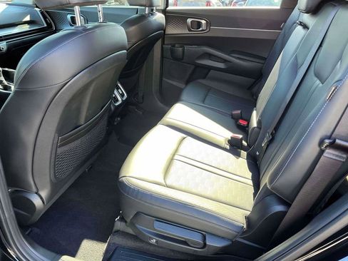 Certified 2025 Kia Sorento S w/ Panoramic Sunroof Package image 7