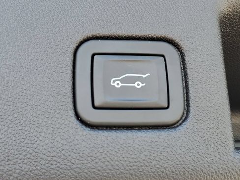 Used 2024 Chevrolet Equinox RS FWD image 34