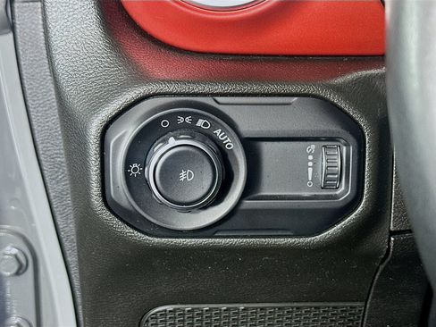 Used 2023 Jeep Wrangler Unlimited Rubicon w/ Cold Weather Group AWD/4WD image 10