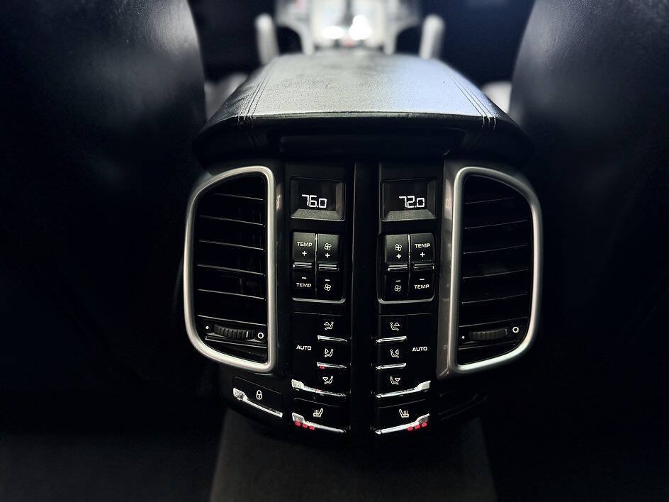 Used 2012 Porsche Cayenne Turbo AWD/4WD image 23