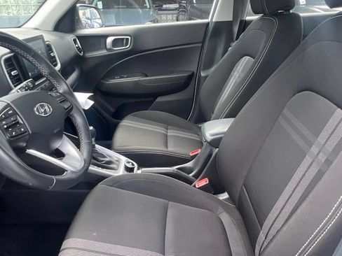 Used 2025 Hyundai Venue SEL FWD image 6