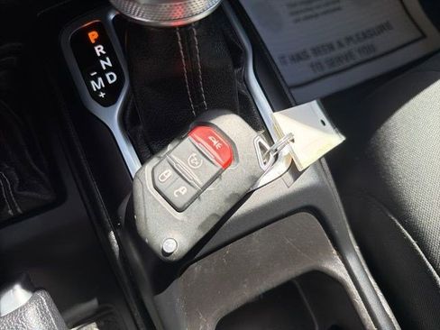 Used 2018 Jeep Wrangler Unlimited Sahara AWD/4WD image 31