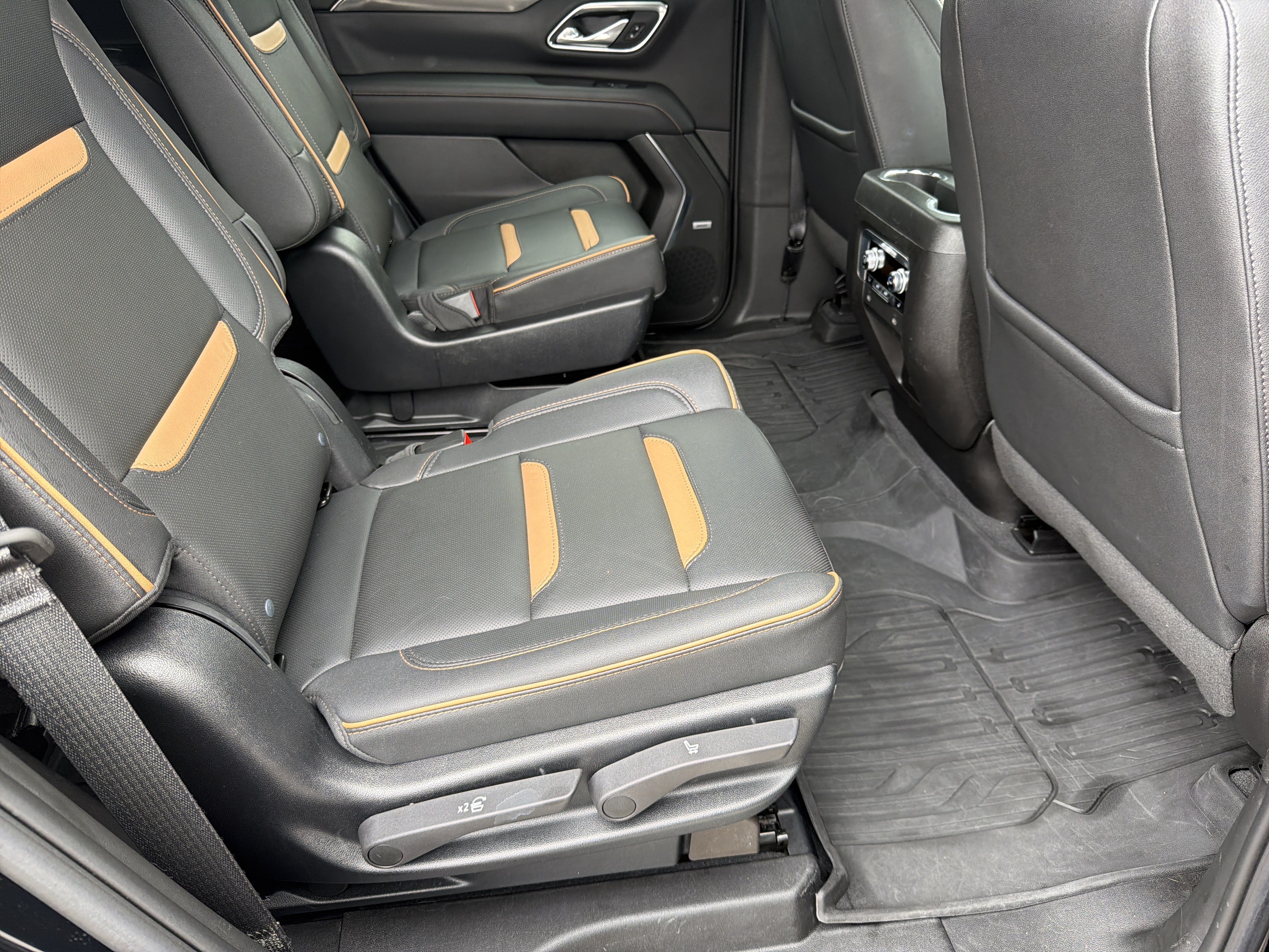 Certified 2023 GMC Yukon AT4 w/ AT4 Premium Plus Package AWD/4WD image 16
