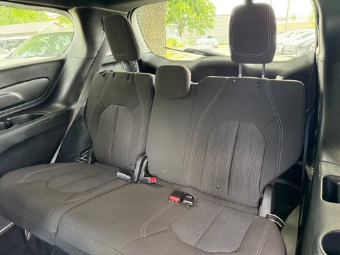 Used 2020 Chrysler Pacifica Touring w/ S Appearance Package FWD image 18