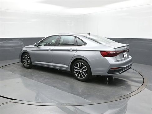 New 2025 Volkswagen Jetta SE image 5