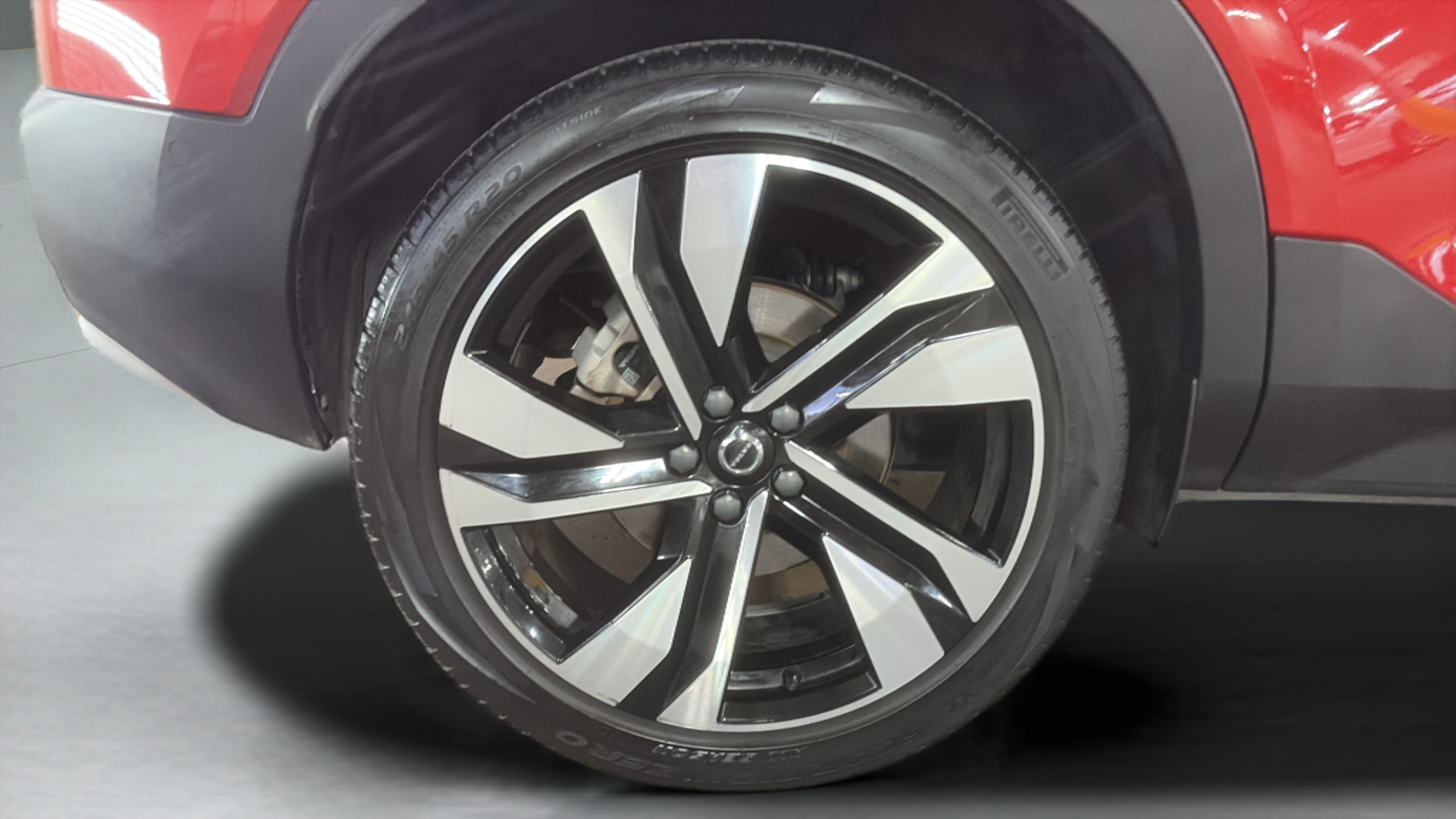 Used 2024 Volvo XC40 B5 Plus AWD/4WD image 32