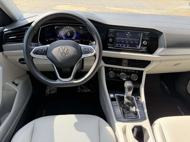 Used 2024 Volkswagen Jetta SE w/ Panoramic Sunroof Package FWD image 18