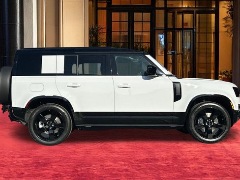 New 2026 Land Rover Defender 110 X-Dynamic SE image 9