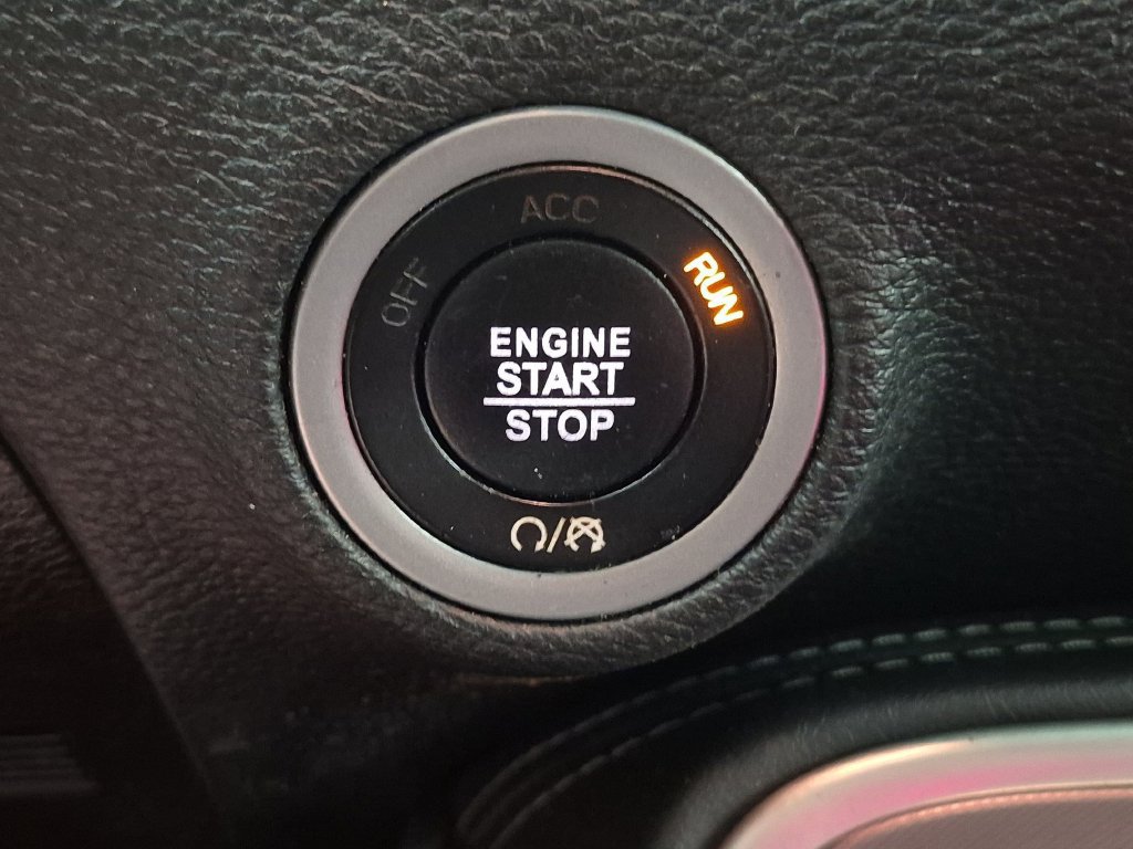Used 2019 Dodge Challenger SXT RWD image 27