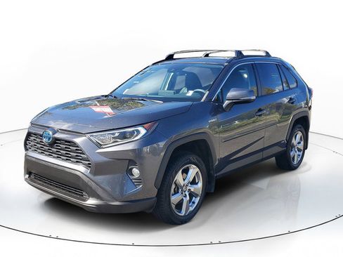 Used 2021 Toyota RAV4 XLE Premium image 4