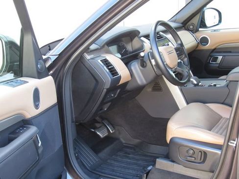 Used 2023 Land Rover Discovery Metropolitan Edition AWD/4WD image 9