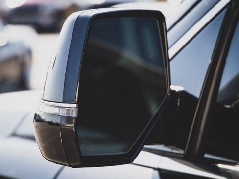 Used 2015 Cadillac Escalade Luxury image 23