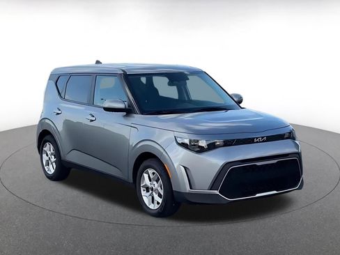 Used 2025 Kia Soul LX w/ LX Technology Package image 3
