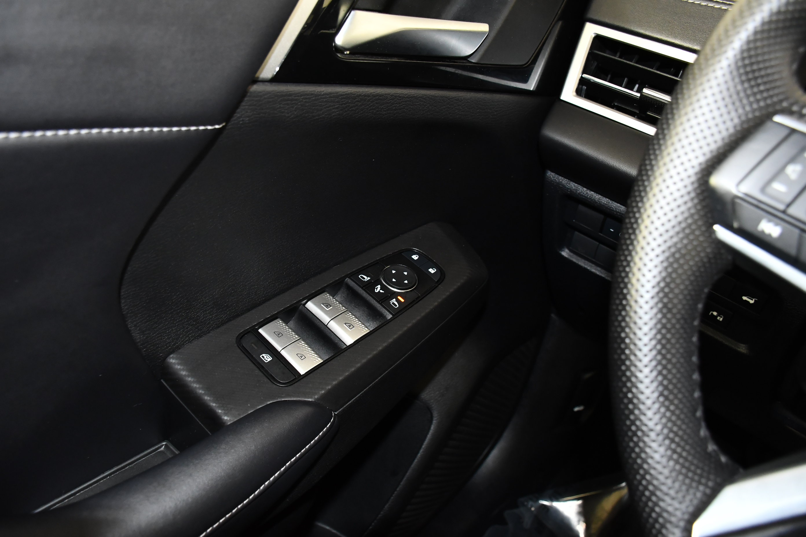 Used 2025 Mitsubishi Outlander SE AWD/4WD image 31