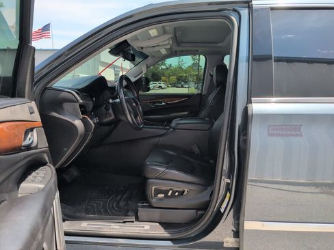 Used 2019 Cadillac Escalade Premium Luxury w/ LPO, Radiant Package AWD/4WD image 10