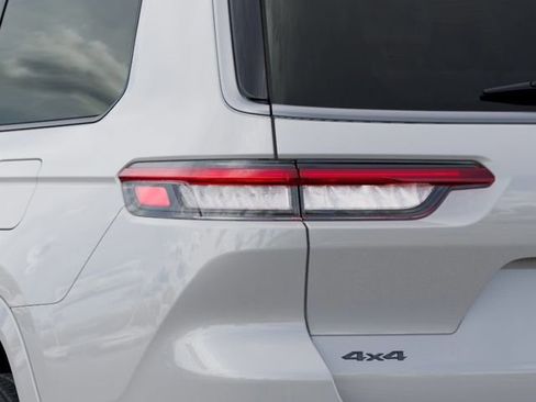 New 2026 Jeep Grand Cherokee L Summit AWD/4WD image 9