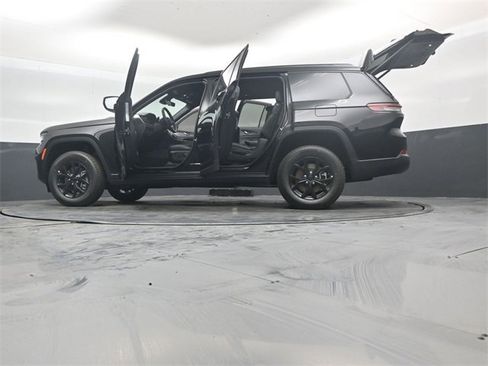 New 2025 Jeep Grand Cherokee L Altitude image 55