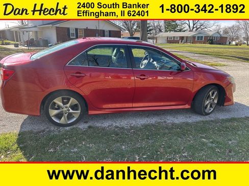 Used 2012 Toyota Camry SE image 1