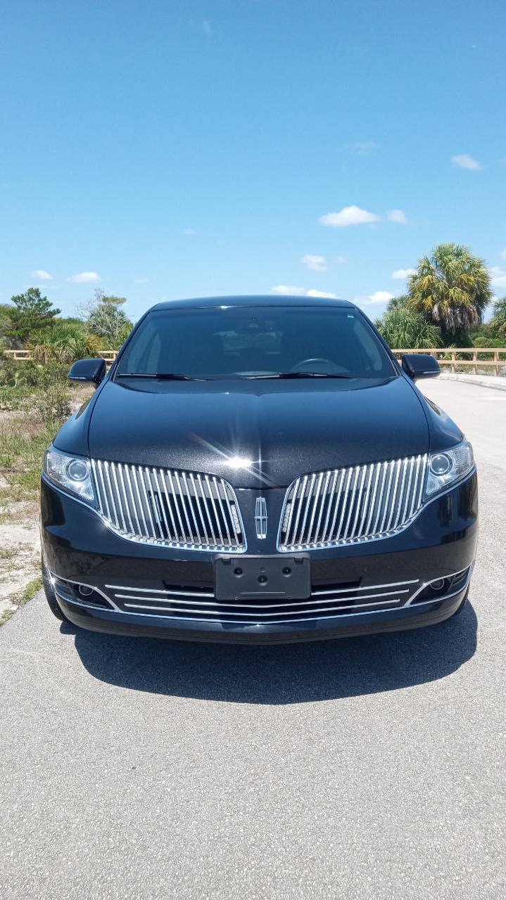 Used 2014 Lincoln MKT AWD image 3
