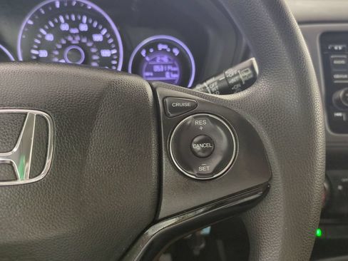 Used 2018 Honda HR-V LX image 31