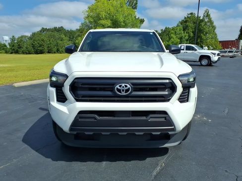Used 2025 Toyota Tacoma SR RWD image 8