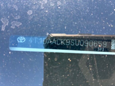 Used 2025 Toyota Camry LE FWD image 24