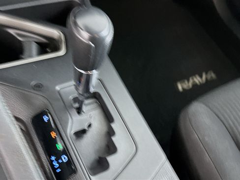 Used 2017 Toyota RAV4 LE FWD image 24