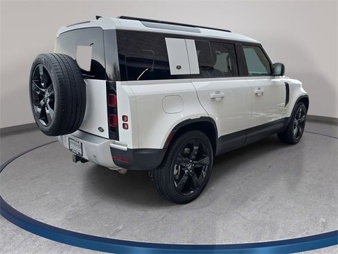 Used 2023 Land Rover Defender 110 SE image 5