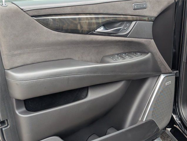 Used 2020 Cadillac Escalade Platinum AWD/4WD image 35