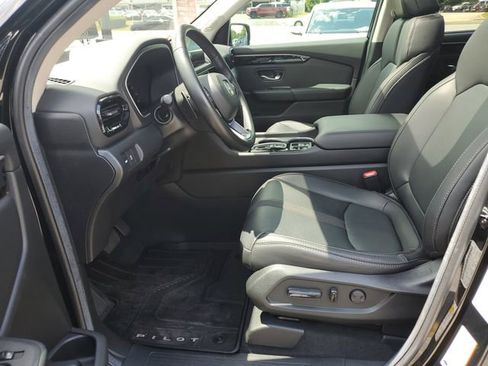 Used 2025 Honda Pilot Touring image 24