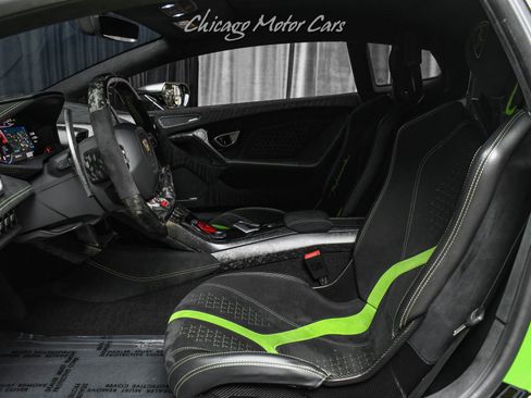 Used 2018 Lamborghini Huracan Performante AWD/4WD image 19