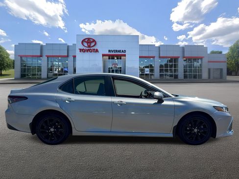 Certified 2021 Toyota Camry LE AWD/4WD image 4